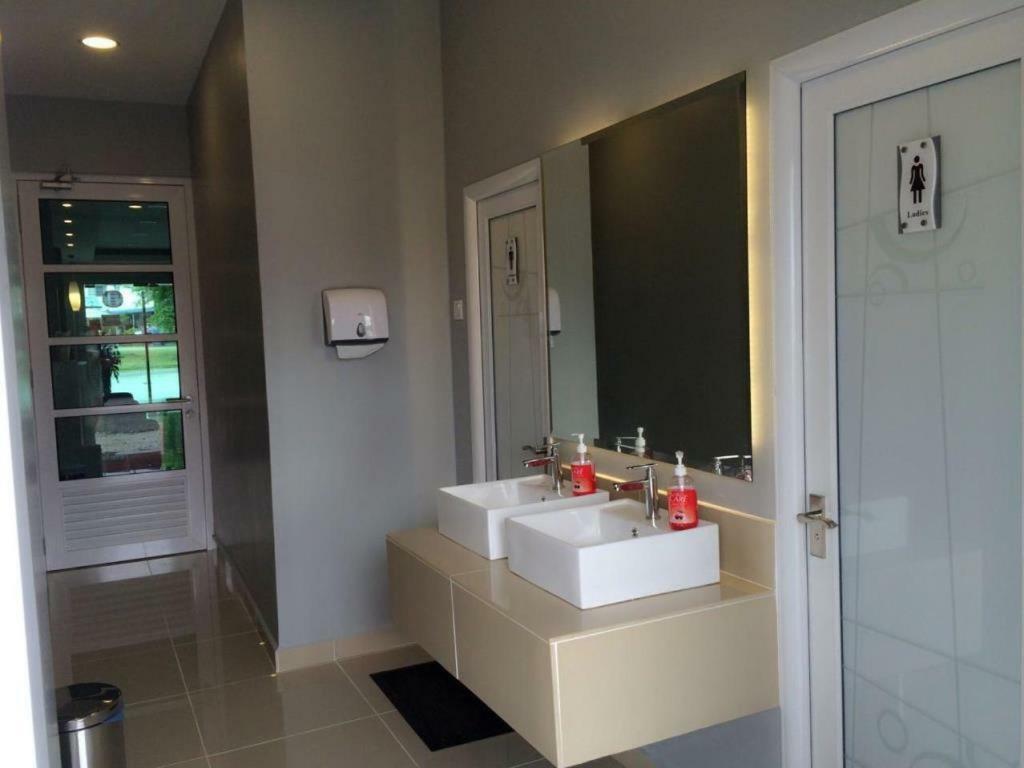 קואה G Langkawi Motel מראה חיצוני תמונה